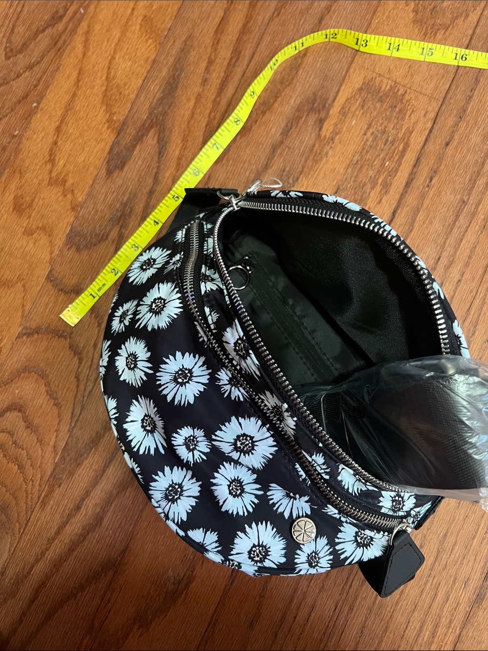 Daisy Crossbody Belt Ali Bag by lemon drop - Picture 4 of 4